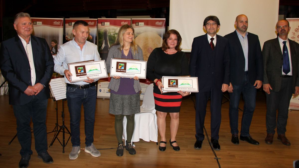 Hárman vehették át a kiváló minőség védjegyét