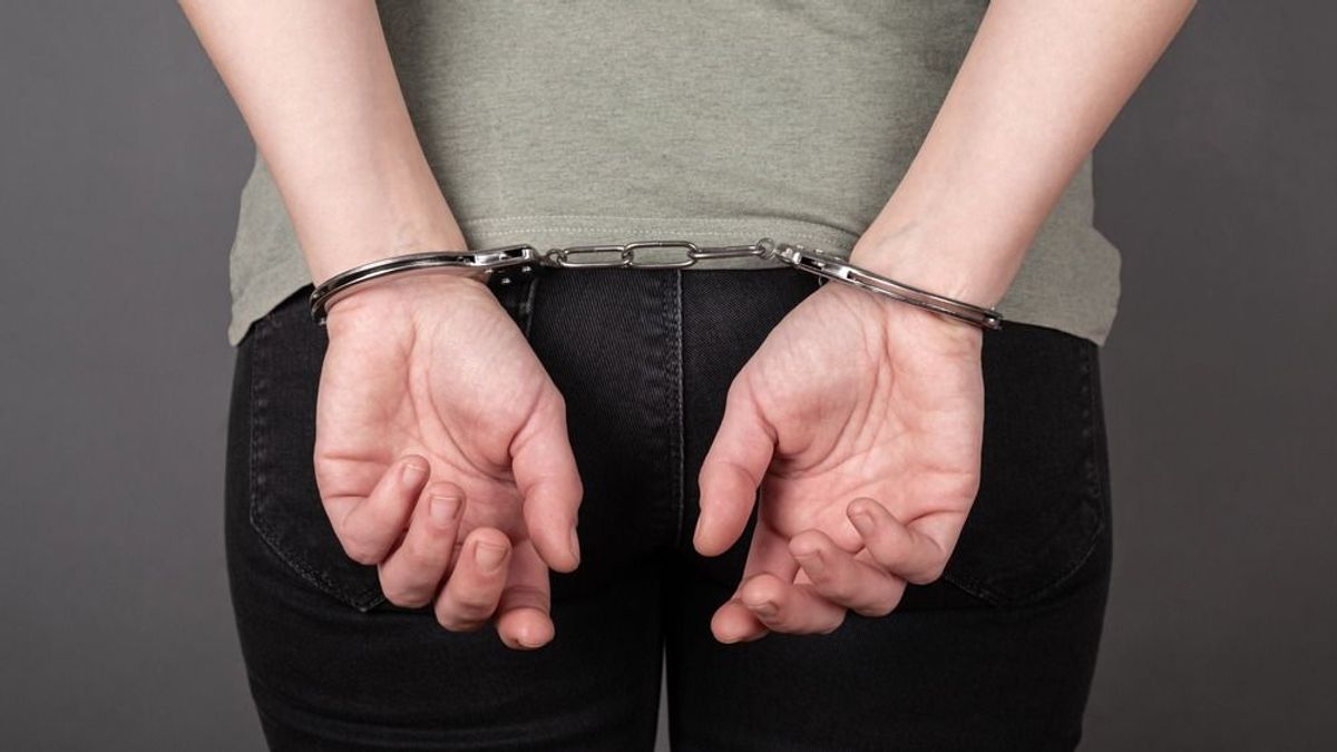 Elképesztő sztorikkal próbáltak megzsarolni egy pápai férfit