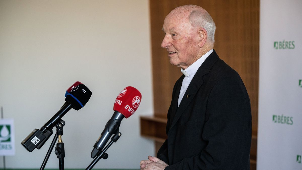 Kozma atya: üzennek a szentek, közöttük a helyünk