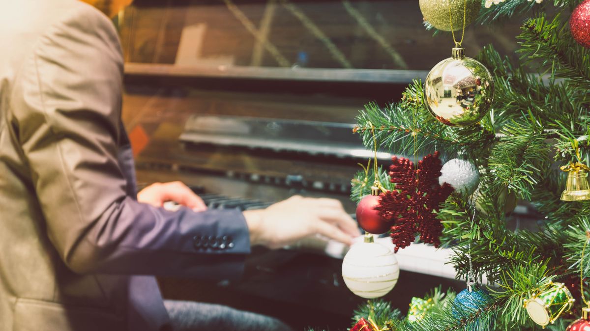 Ilyen az örömzenélés a Keleti pályaudvaron – egy kis csavarral (videó)