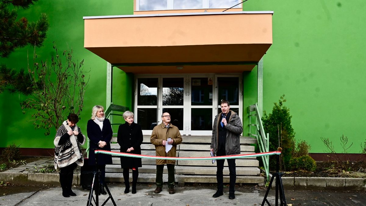 Korszerűbb iskolában tanulhatnak a diákok Ajkán