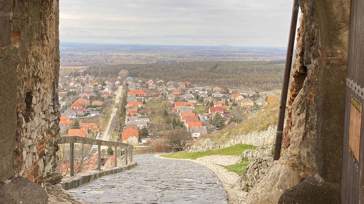 Időutazás és szépség a Sümegi várban