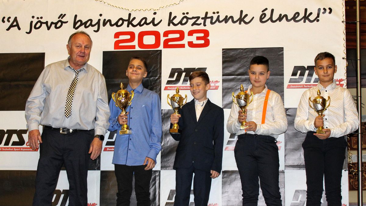 Díjátadóval zárták az évet a versenyzők