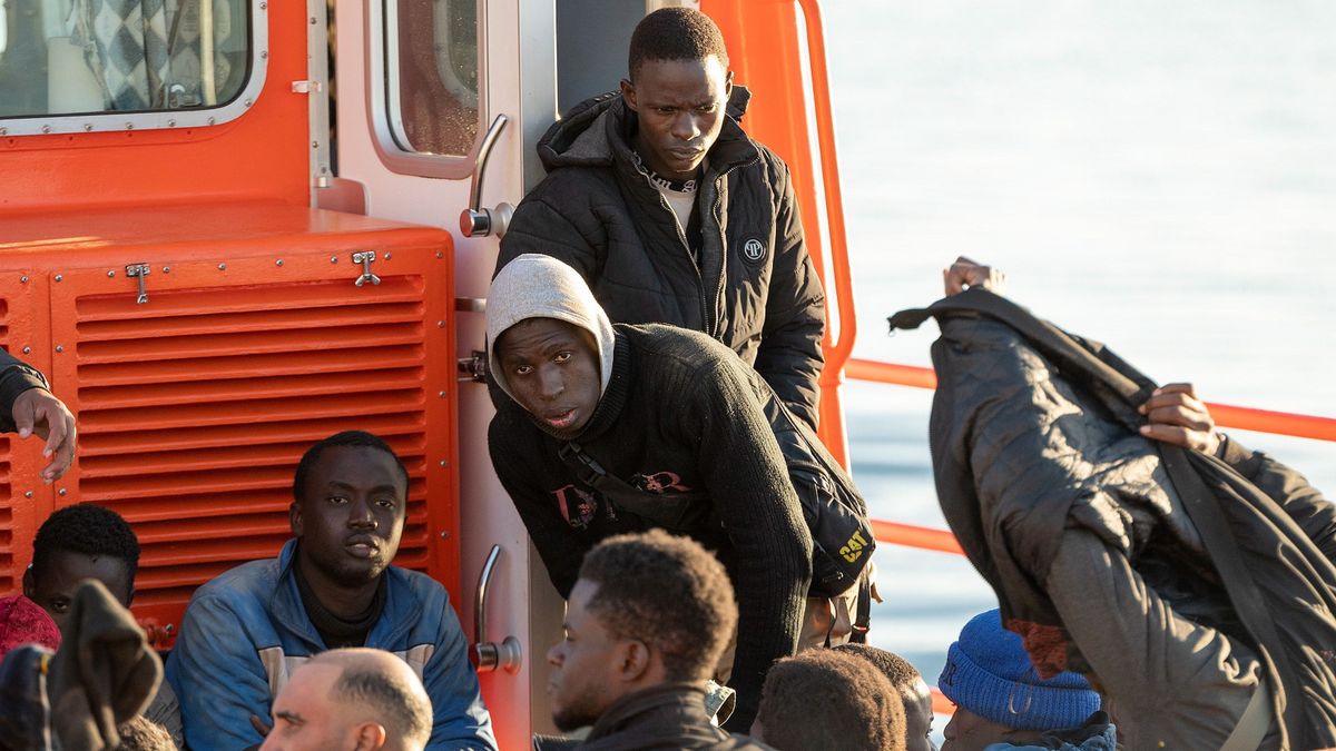 Elfogadták a migrációs paktumot, Dömötör Csaba videóban reagált