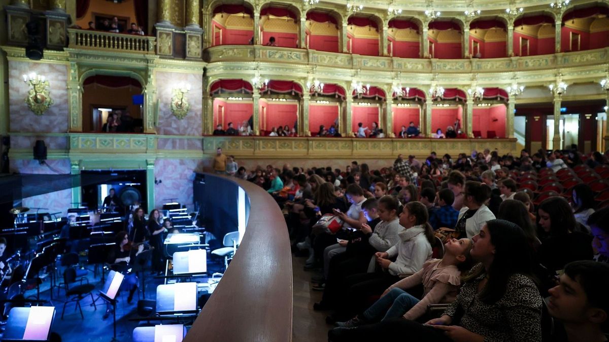 Nyolcszáz hátrányos helyzetű gyerek láthatta A diótörőt az Operában