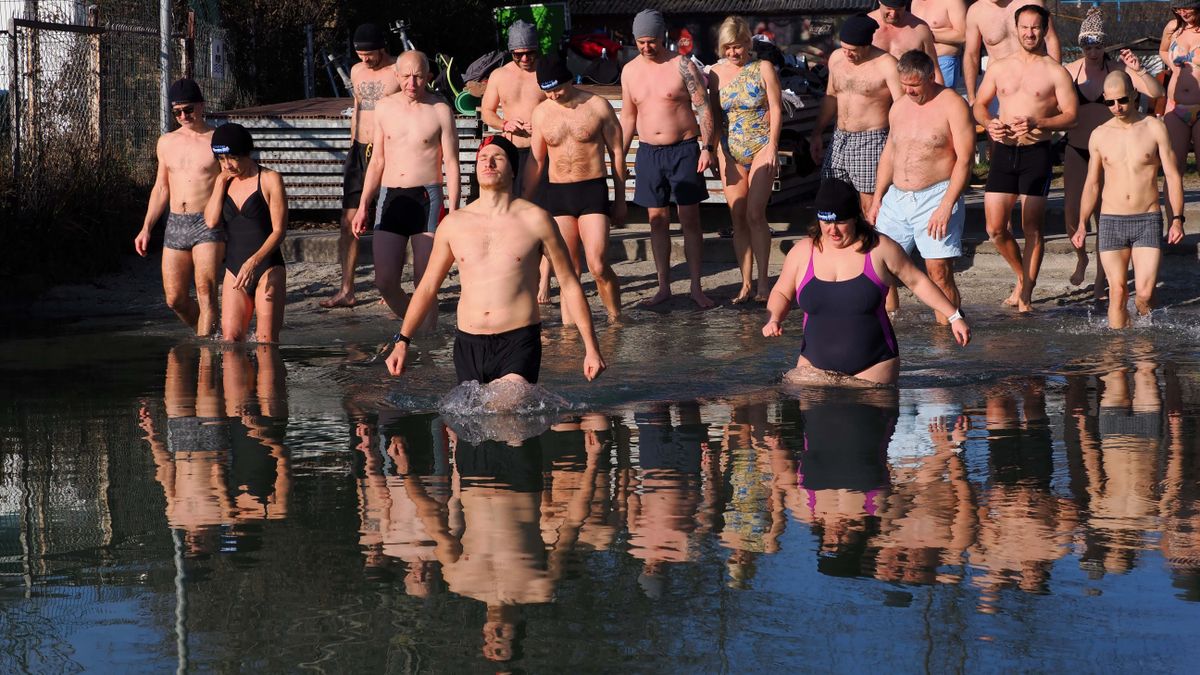 Csobbanás a decemberi Balatonban? Naná! (képgaléria, videó)