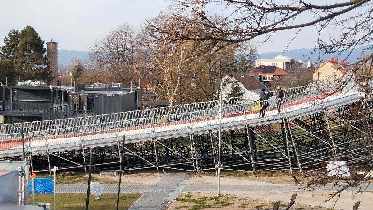 Ez az a veszprémi kert, ami télen is vidám lesz