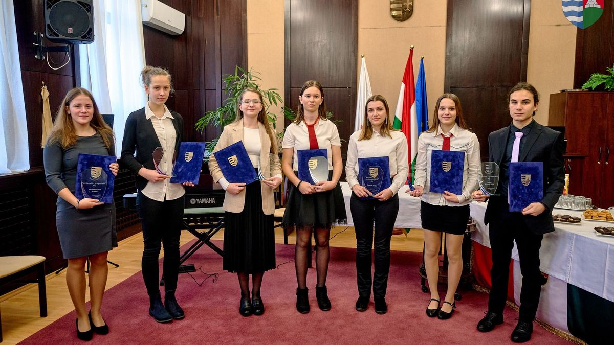Tehetséges tanulókat díjaztak Balatonalmádiban