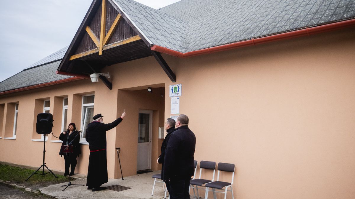 A rendelő és a könyvtár közös épülete újult meg Szápáron