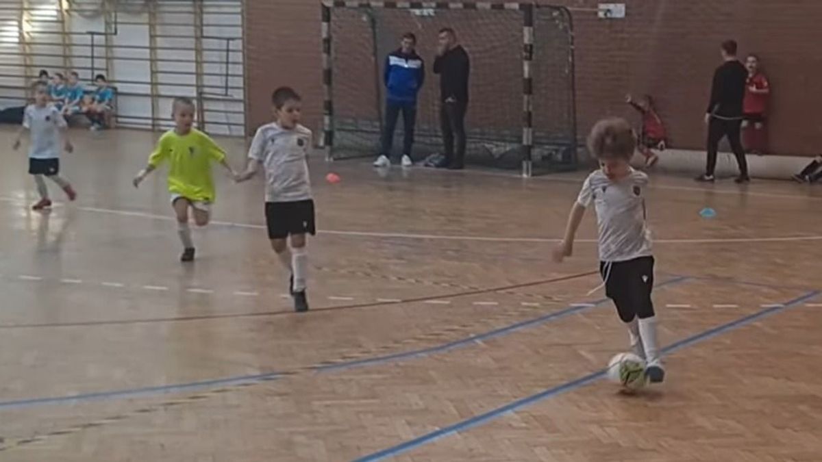 Ő lehet az új Puskás? Elképesztően cselez a Kispest kis focistája (videó)