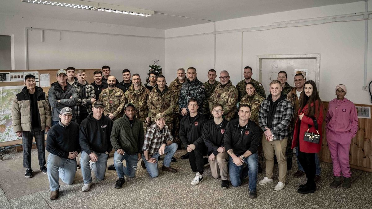 NATO-katonák adományai magyar gyerekeknek