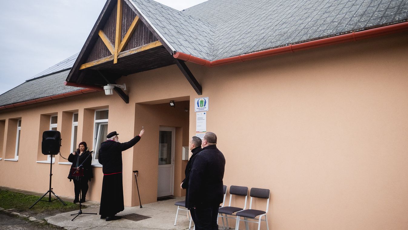 A rendelő és a könyvtár közös épülete újult meg Szápáron