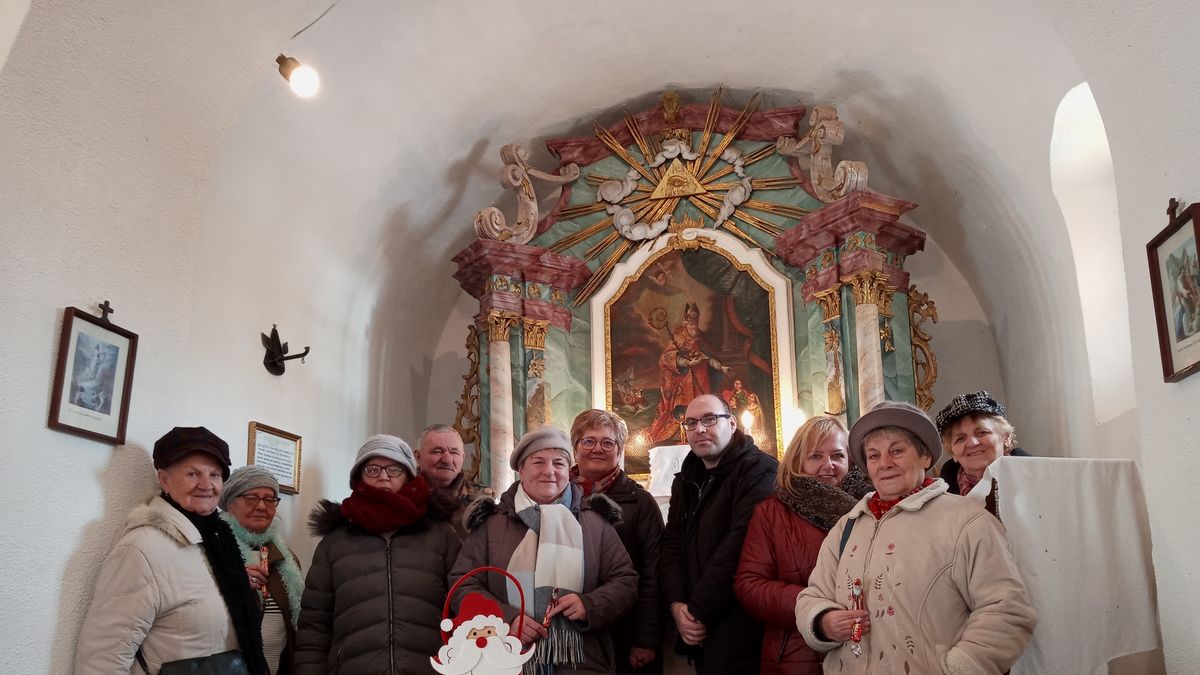 Megemlékezés az iszkázi „Mikulás-templomban”