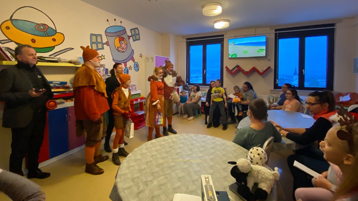 Vuk érkezett a Csolnoky Ferenc Kórház gyermekosztályára