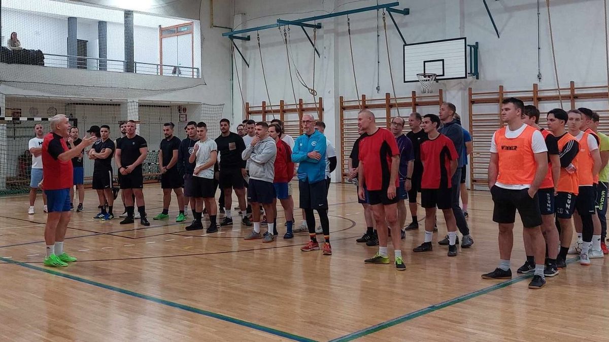 Jubileumi öregfiúk focitornát rendeztek a veszprémi Ipariban