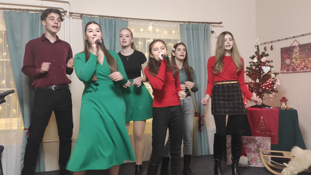 Színvonalas műsorral, finomságokkal hangolódtak az ünnepekre Németbányán