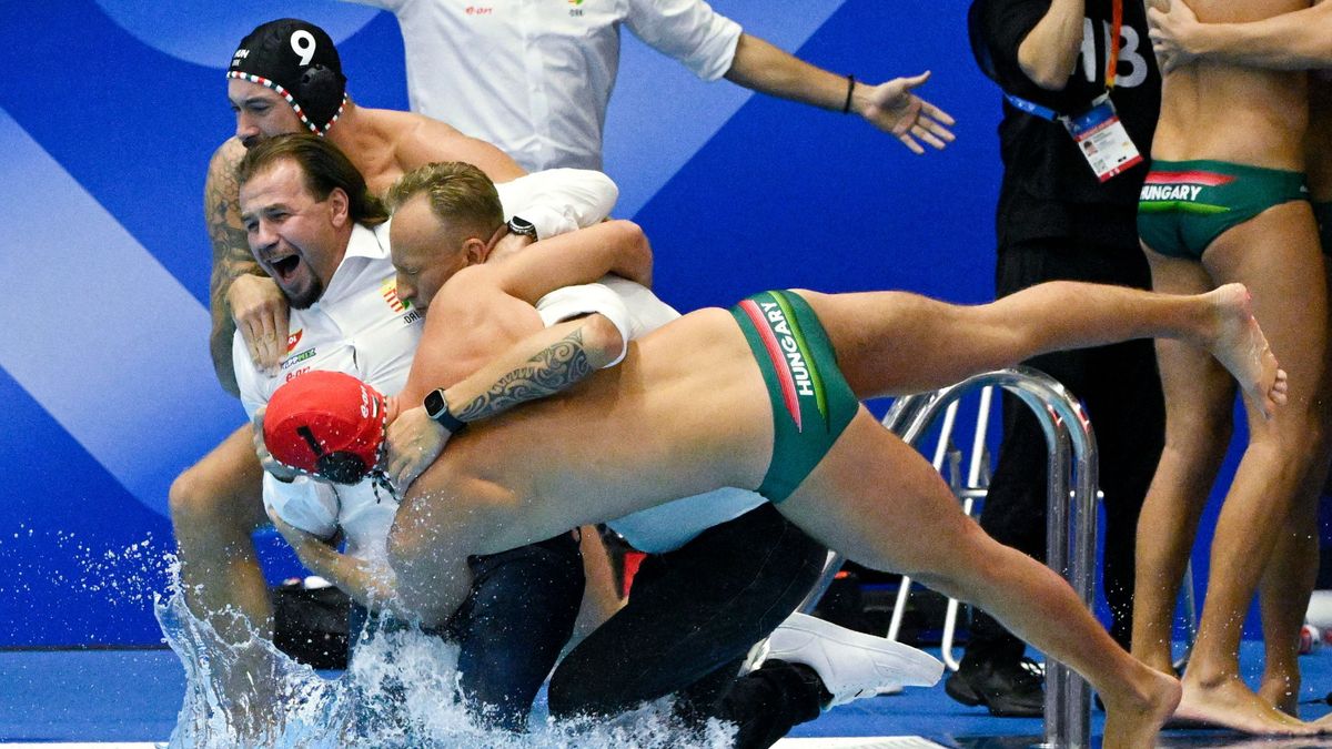 Felavatták a világbajnok férfi vízilabda-válogatott márványtábláját a Margitszigeten