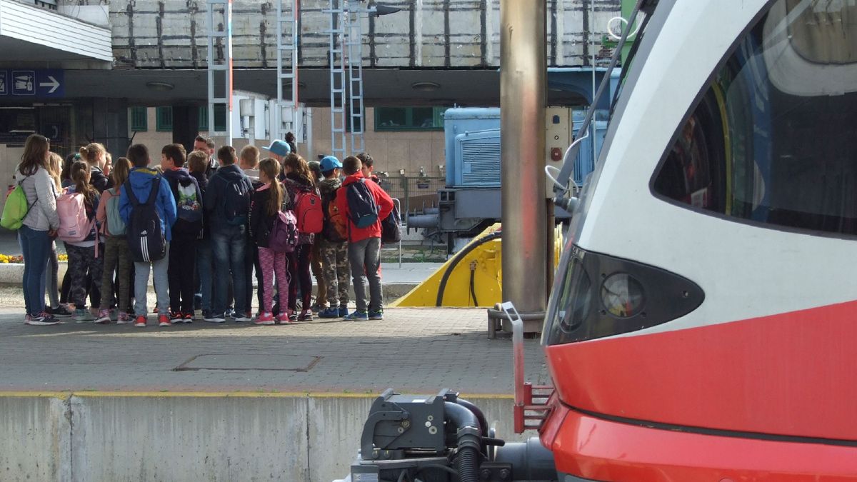 A téli szünetben is díjmentesen utazhatnak az alsó tagozatosok a MÁV-START, a GYSEV és a Volánbusz járatain