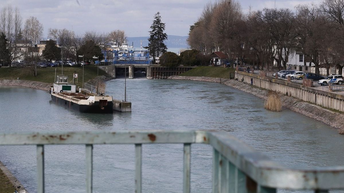 Elkezdték leereszteni a Balaton vizét