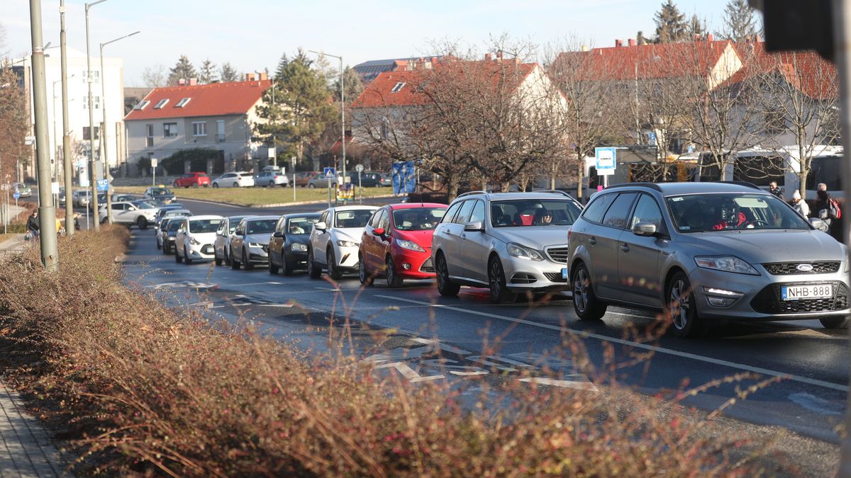 Jelentős forgalomnövekedés várható az ünnepek előtt és az év utolsó napjaiban