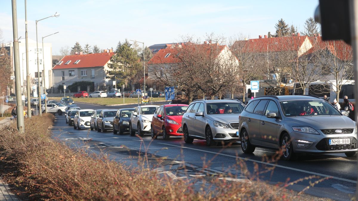 Hely nincs, türelem van – és csak a méret számít