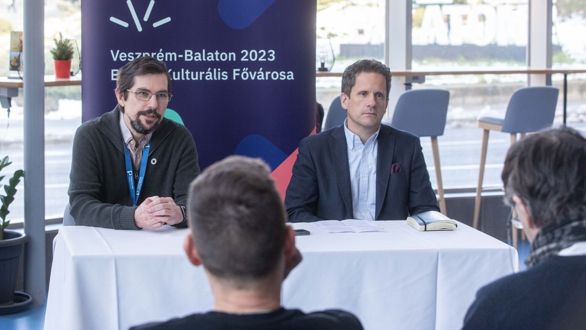 Új okos parkolási rendszer állt üzembe Veszprémben