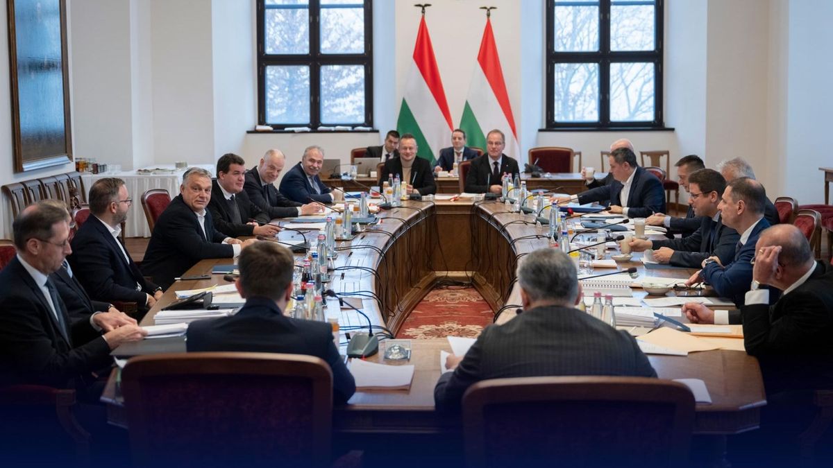 Orbán Viktor: mindenki a fedélzeten (fotó)