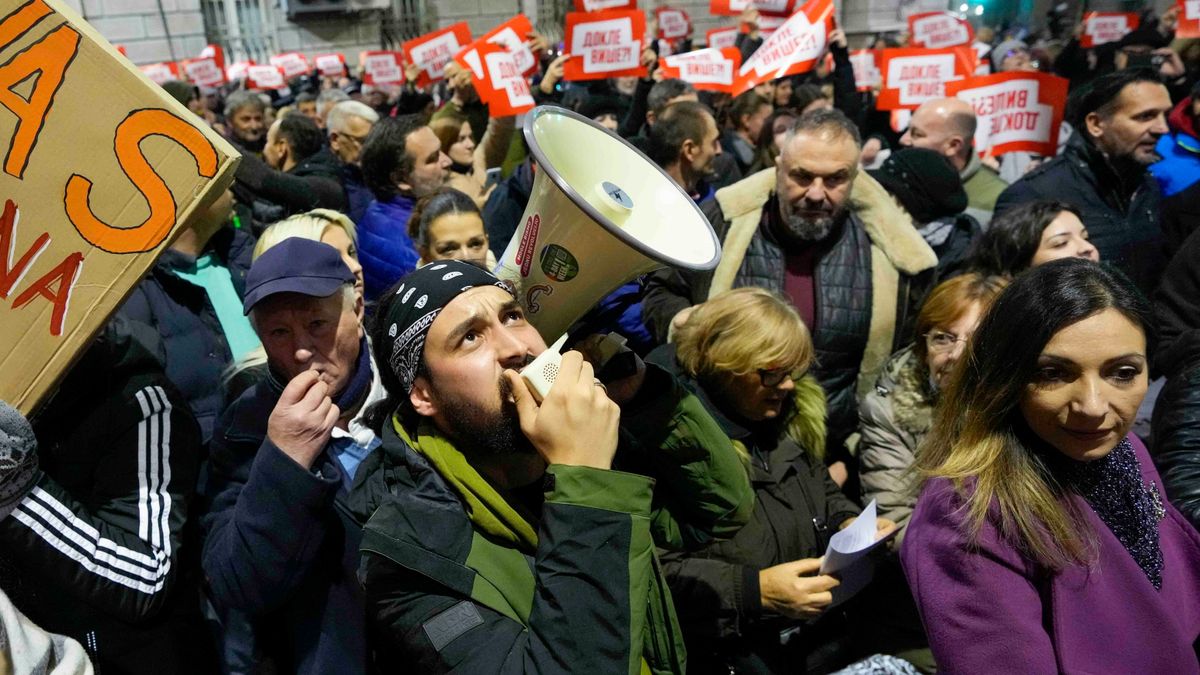 Éhségsztrájk, lemondások és tiltakozások a választások után egy héttel is