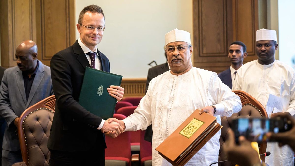 Szijjártó Péter Csádban: Európa biztonsága Afrikában kezdődik (videó)