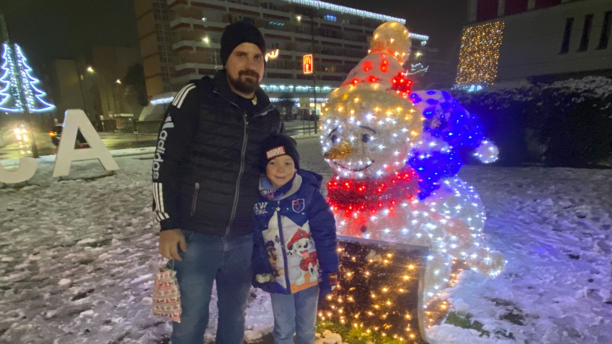 Karácsonyi hangulatban: gyerekek, fények és hóemberek Ajkán