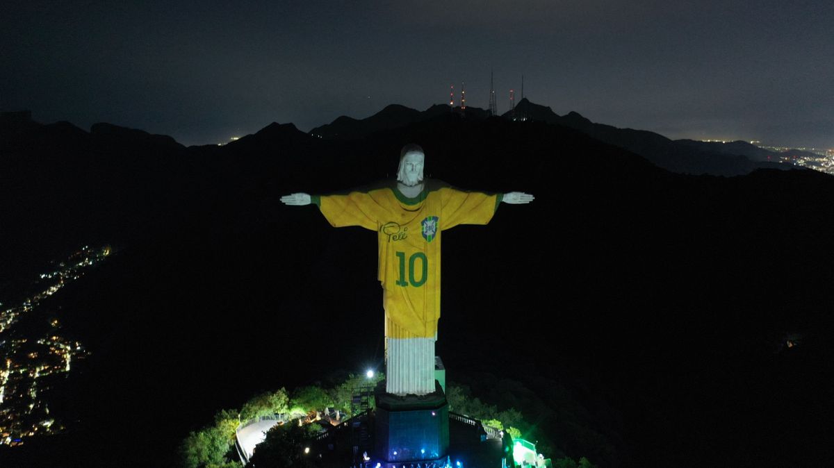 Az egy évvel ezelőtt elhunyt Pelére emlékezett Brazília