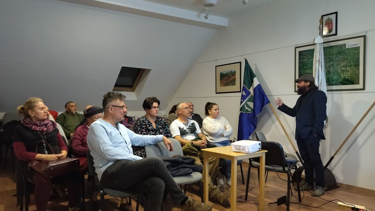 Előadás Lovason a kommunista diktatúra fanyar humoráról