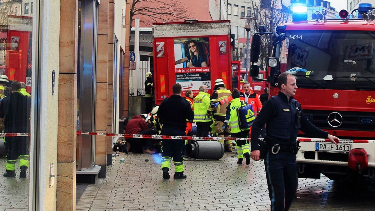 Gyalogosok közé hajtott egy teherautó Passauban