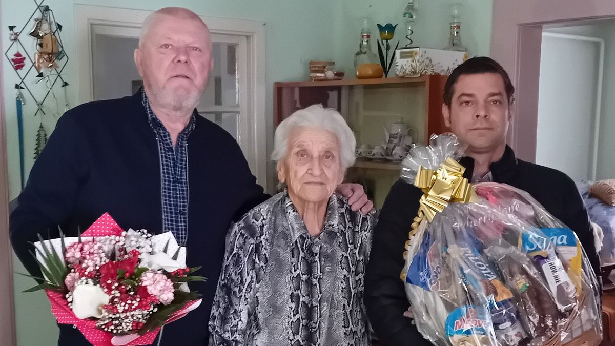Friedl Ferencnét köszöntötték 95. születésnapja alkalmából Hidegkúton