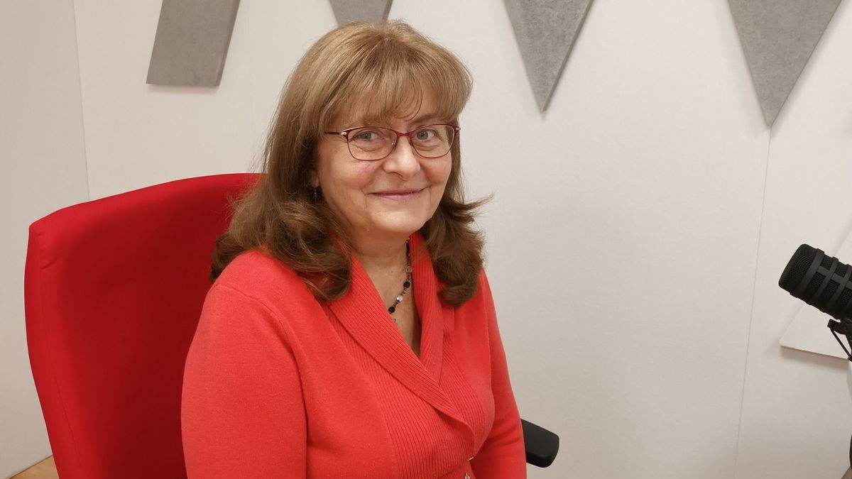 Valódi csodákat varázsol Szukits Éva szalmafonó