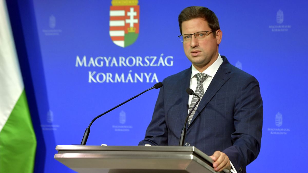 Gulyás Gergely: feltétlenül szükség van a Bizottság jóváhagyására