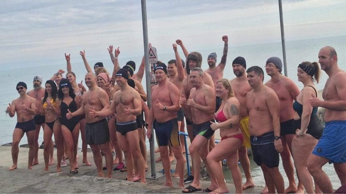 Micsoda szilveszter! Fürdőzéssel, úszással búcsúztattuk az évet a Balatonnál