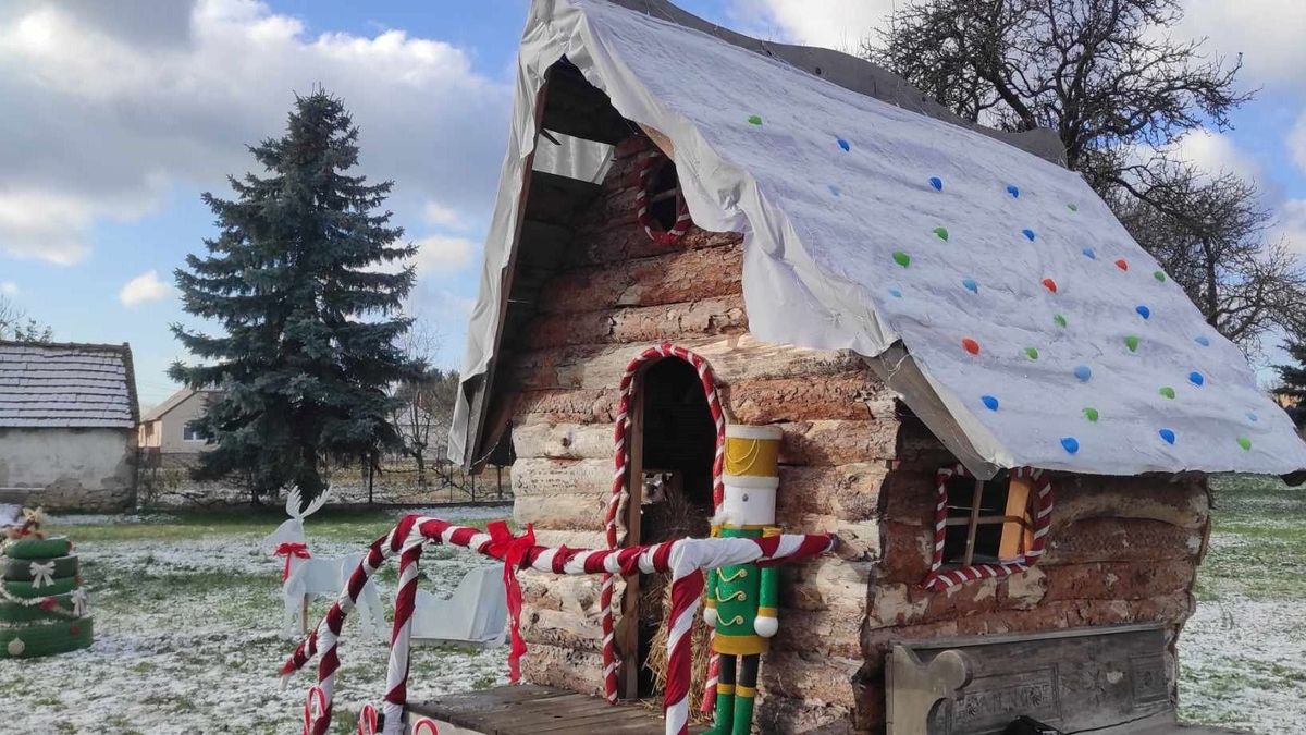Télapó furgonja, mézeskalácsfigurák ligete, a Diótörő főszereplői életnagyságban – karácsonyi faludíszek (képgalériával)