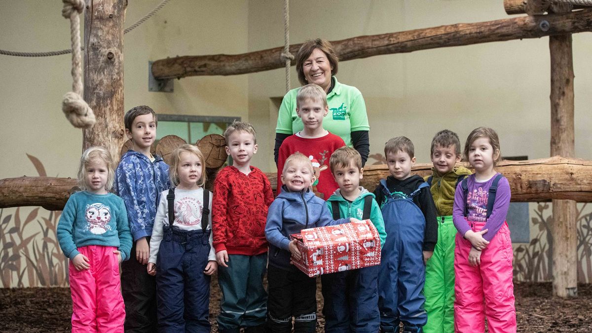 Gyerekek ajándékozták meg a veszprémi állatkert lakóit