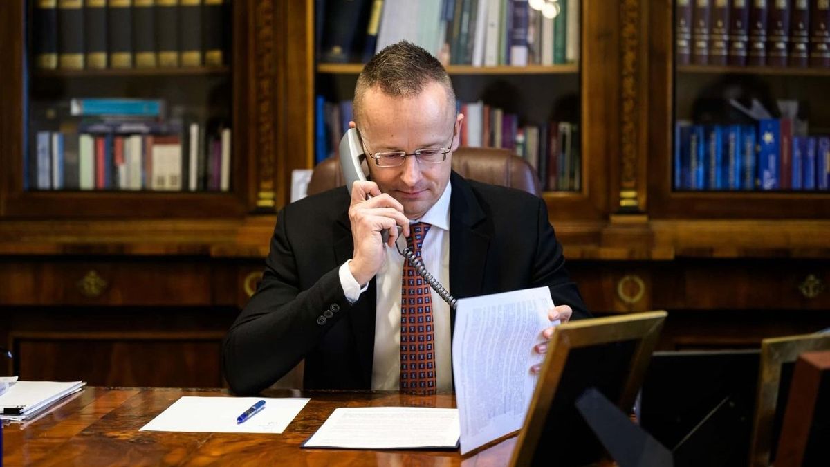 Szijjártó Péter gratulált az új lengyel külügyminiszternek kinevezéséhez