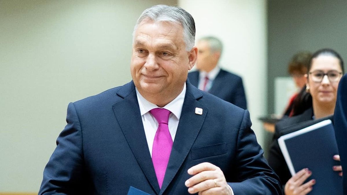 Orbán Viktor gyermekkori fotóik alapján igyekszik felismerni a kormány tagjait (videó)
