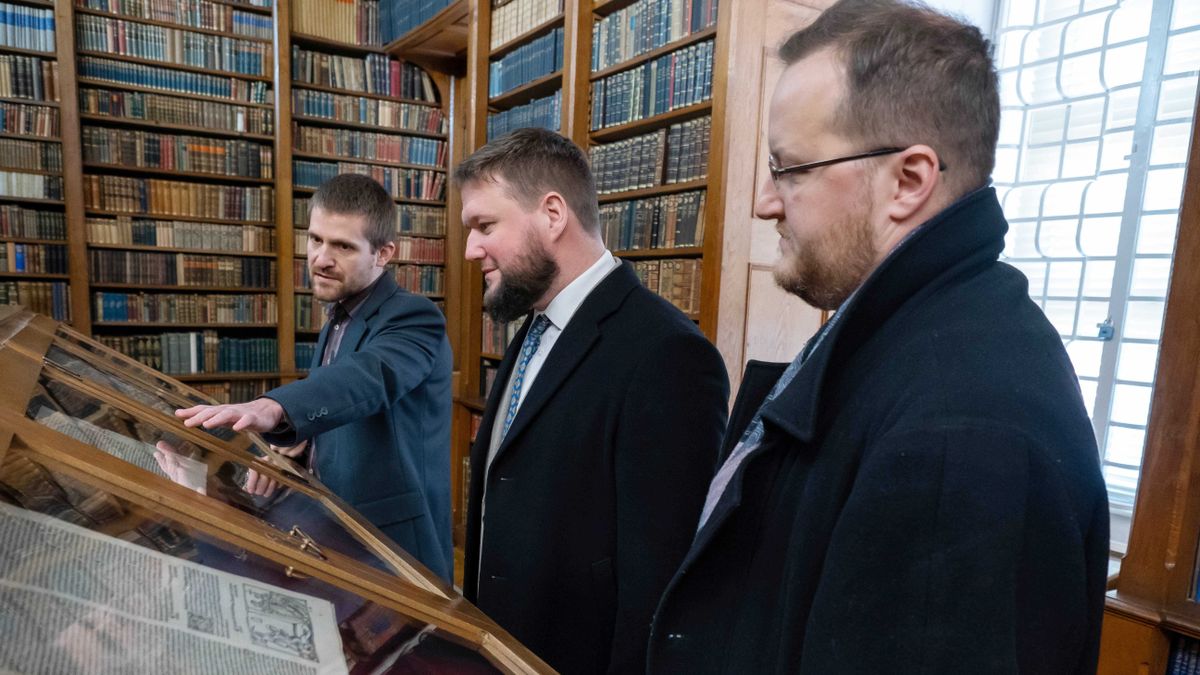 Már felújítva nézhettük meg a kalandos történetű ciszterci műemlék könyvtár kisgalériáját