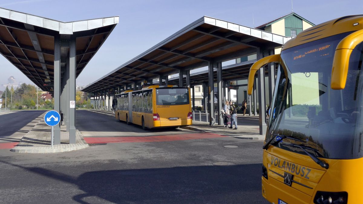 Volánbusz: az autóbusz-vezetők 56 százaléka nem vette fel a munkát hétfőn