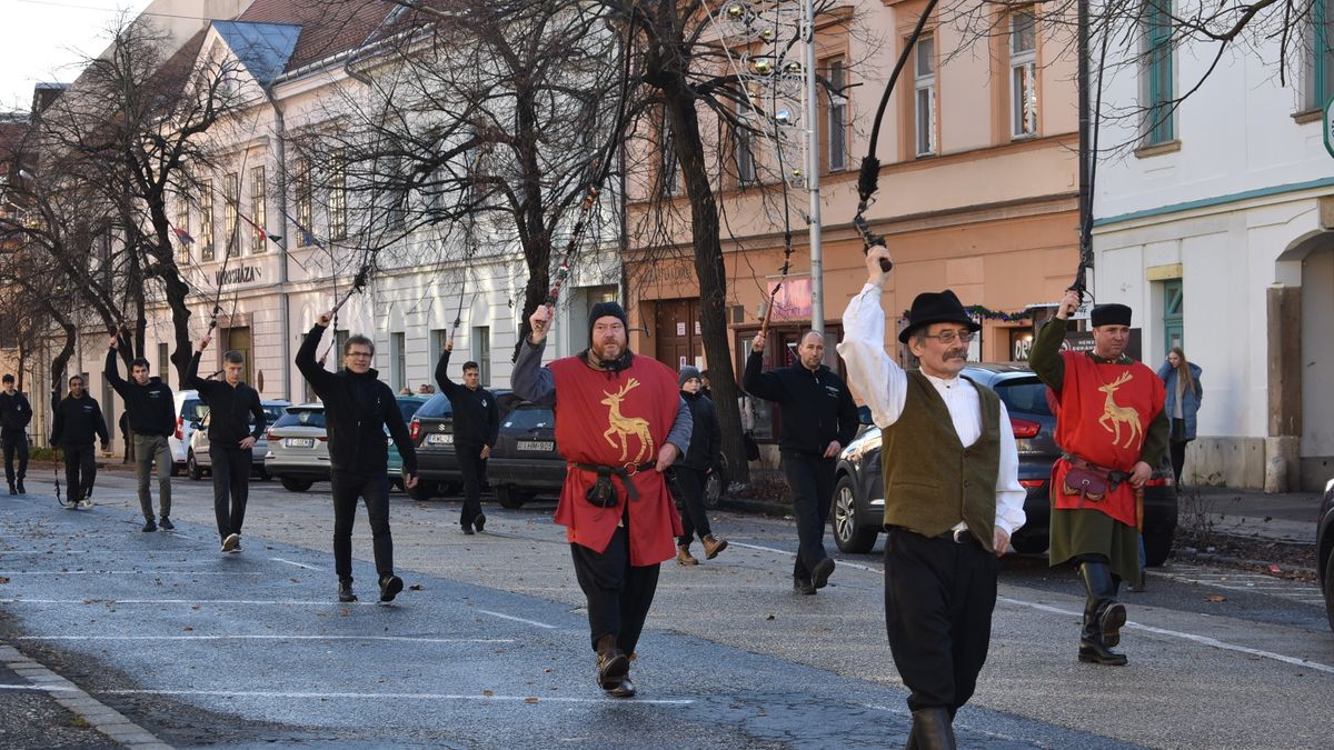Csergetéssel búcsúztatták az óévet Pápán