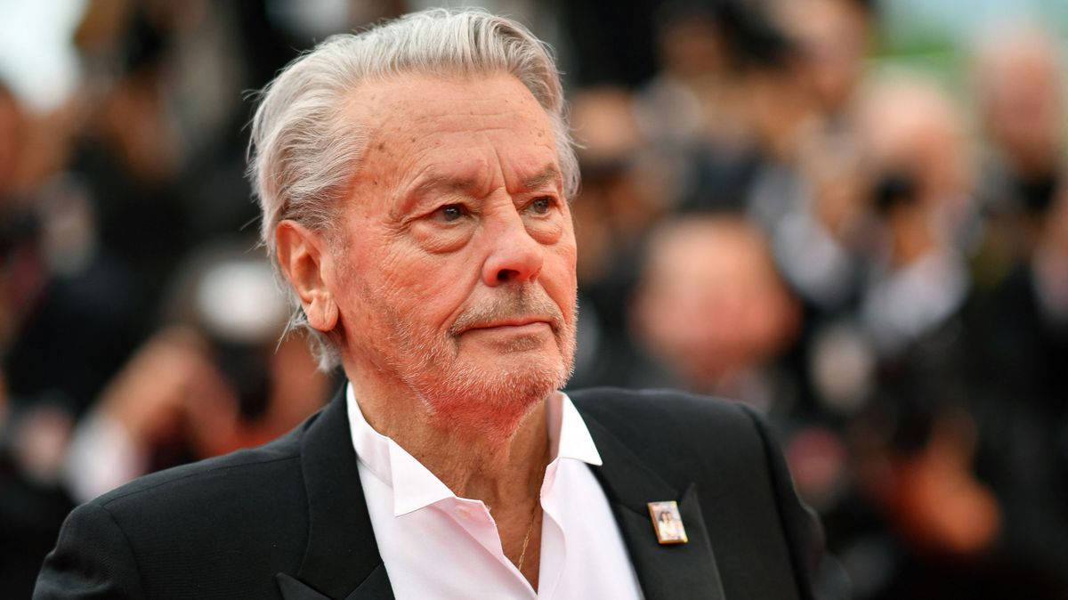 Végnapjait éli a színészlegenda: ágyhoz kötve, borzalmas állapotban van Alain Delon