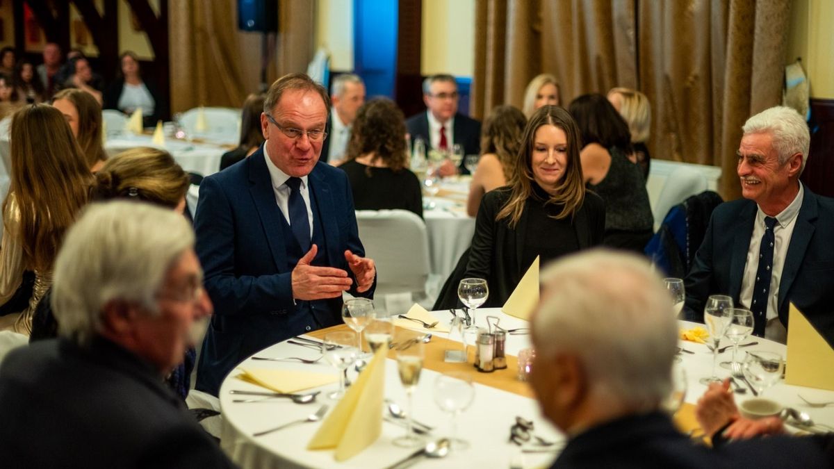 Navracsics Tibor miniszter: híres turisztikai attrakció a sümegi vár és környéke