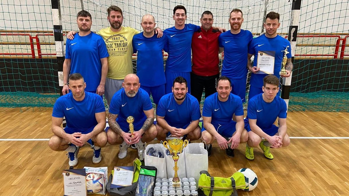 Szilveszteri futball a Március 15. úti csarnokban