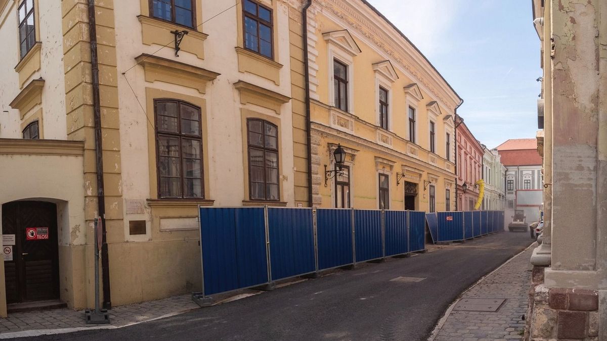 Figyelem! Ismét építkezés kezdődik a veszprémi várnegyedben