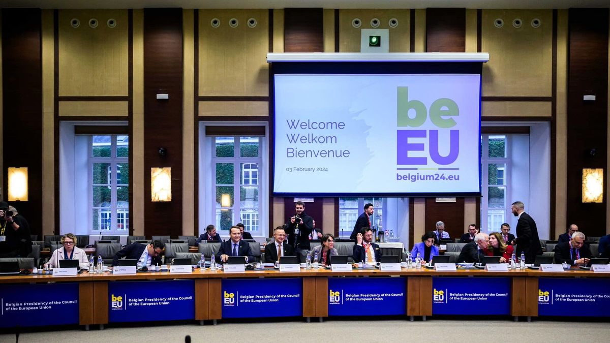 Szijjártó Péter: az Európai Unió ne finanszírozza a fegyverek szállítását a mi részvételünkkel (videó)