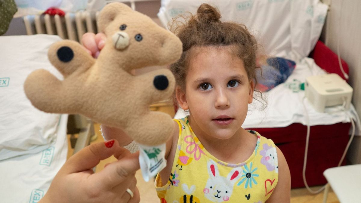 Így van most a kórházban Kinga, aki negyedszerre is stroke-ot kapott
